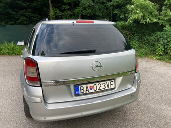 Opel Astra Combi 1.7 CDTi (2009) - 6