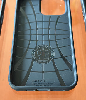 Predam obaly na Iphone 15 Pro max, originaly - 6