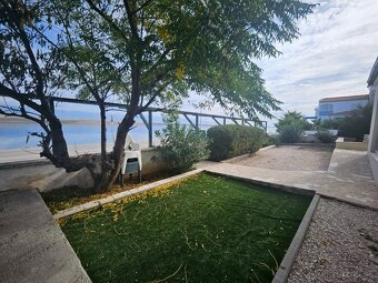 Chorvátsko, krásny jednoposchodový dom, prvý rad pri mori. - 6