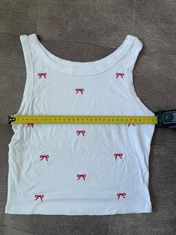 Crop top - biely s mašličkami - 6