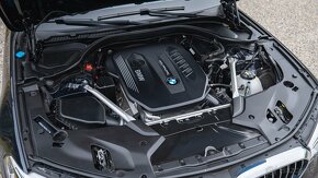 2020 BMW 530d Touring A/T + služby - 6