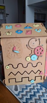 Montessori domček, aktivity board - 6