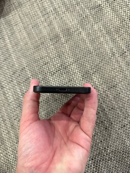 PREDÁM Apple iPhone 15 256GB - 6