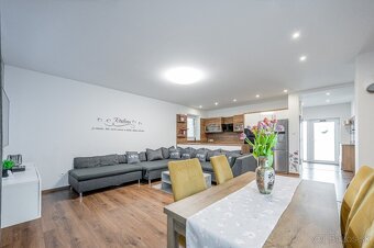 Štýlový tehlový bungalov v Períne, slepá ulica novostavieb - 6