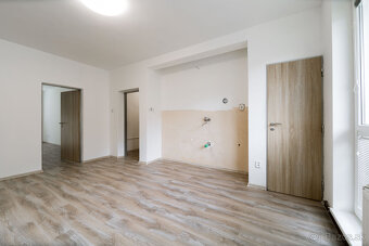 Na predaj priestranný 3-izbový byt s balkónom a loggiou v ob - 6