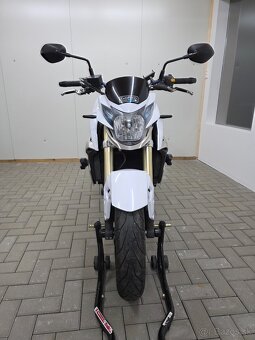 Suzuki GSR750 - 6