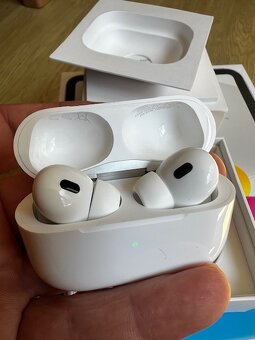 Apple AirPods Pro (2. generácie) s MagSafe puzdrom (USB-C) - 6