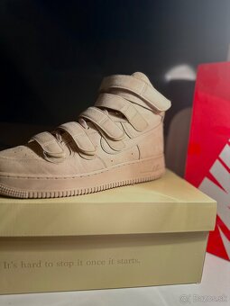 NIKE AIR FORCE 1 - 6
