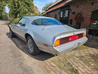 Pontiac Firebird V8 z roku 1980 - 6