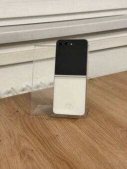 Dobrý deň Ponúkam na predaj Samsung Z Flip 5 512GB White - 6