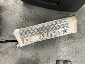 Predám náhradné diely šoférovej sedačky Seat Alhambra 7N - 6