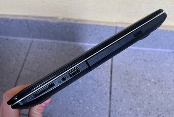 Asus Vivobook / i5 5200U / 8GB RAM / 256GB SSD / 15.6" - 6