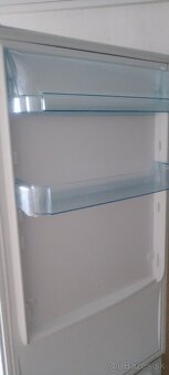 Predám chladničku s mrazničkou dolu - 6