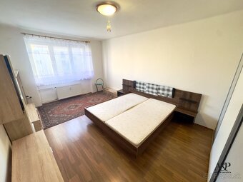 NA PREDAJ VEĽKÝ 1,5 IZB. BYT V CENTRE MESTA, 42M2, HURBANOVA - 6