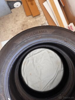 Predám letné pneu YOKOHAMA 235/55 R20 102V - 6