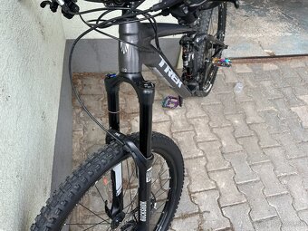 Predám celoodpružený bicykel TREK Slash 8 - 6
