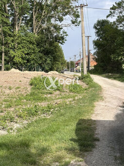 TRI slnečné, susediace stavebné pozemky do 10km od mesta Veľ - 6