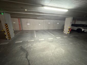 Predaj garážového státia v parkovacom dome na Mraziarenskej  - 6