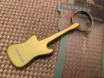 Predám PRE GITARISTOV milý darček-otvárak a prívesok GITARA - 6