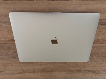 Apple MacBook Pro 15,4" 2018 - 6
