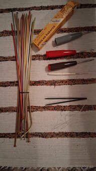 Cajnik ,biele  vazicky ,sviecka,ihlice - 6