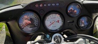 Triumph  Sprint  955i - 6