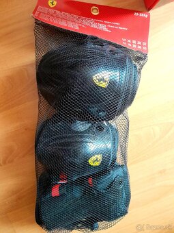 Kolobežka Ferrari a set chrániče a prilba - 6