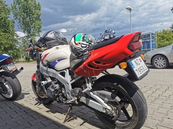 Honda CBR 900 rr - 6