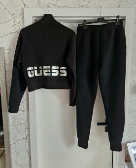 Guess cierno strieborna a tyrkysova teplakova suprava - 6