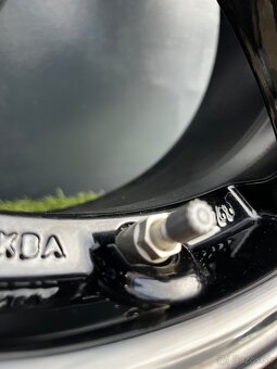 Alu kola Hyundai, Kia 215/55/17 zimní 100% stav - 6