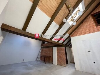 Nadštandartný podkrovný apartmánový byt na Hlavnej ulici (F4 - 6
