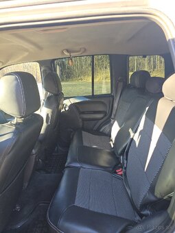 Jeep kj cherokee - 6