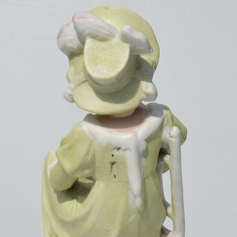 predané Starožitná porcelánová soška - Dáma na stoličke - 6