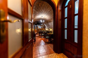 Predám vináreň s dvomi garážami - 6