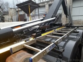 hákový nakladač na prep.kontajnerov MAN - 6