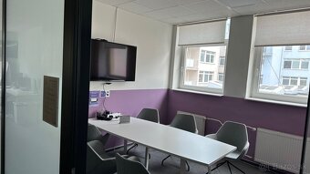 Svetlý celok kancelárií neďaleko Klientskeho centra na Trnav - 6