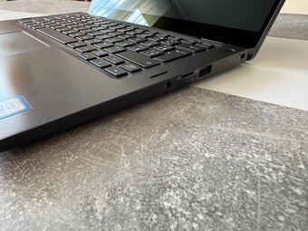 Dotykový Dell Latitude 5300 2v1 – i5/16GB/256SSD - 6