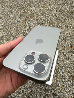 iPhone 15 pro - baterie 96% - 6