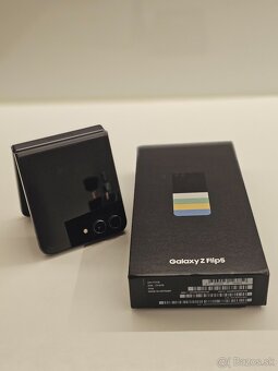 Samsung Galaxy Z Flip5 - 6