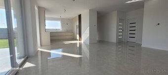 4 izbový rodinný dom 143 m2 pozemok 633 m2 Dunajská Streda - - 6