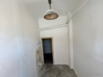 REZERVOVANÉ- Predám veľký 3izb byt na prízemí v pôvodnom st. - 6