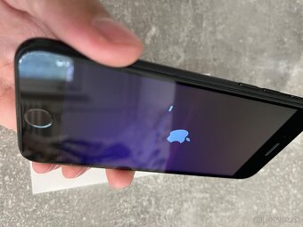 Apple iPhone SE 2020 64 gb - 6