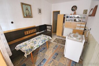 ZNÍŽENÁ CENA: Rodinný dom s veľkým pozemkom v obci Staré - 6