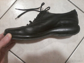 Čierne poltopánky, 2 x krémovo biele sandále - 6