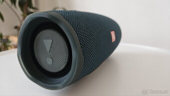 JBL Charge 4 v top stave Original - 6