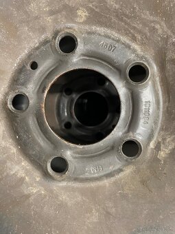 Plechové disky s pneu R16 rozteč dier 112, 205/65 R16-C - 6