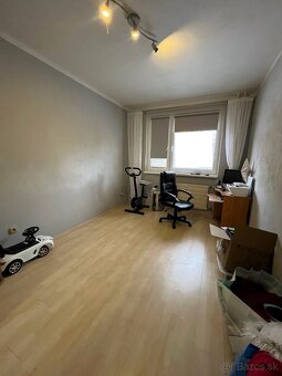 Veľký, slnečný, zariadený 3 izbový byt s loggiou,R5, Levice - 6