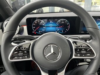 Mercedes-Benz A 180 sedan - 6