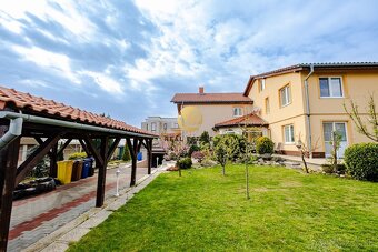 Na PREDAJ Dvojgeneračný RD Nitra - Hornozoborská na 909m2 po - 6