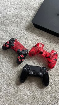 PlayStation 4 Slim + 2 ovládače + 6 hier - 6
